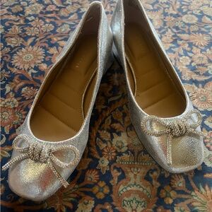Like new Kelly & Katie Shimmering Silver Flats with Bow size 6. Perfect shoe!